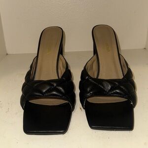 Extremely comfortable you will not need to take them off while out.